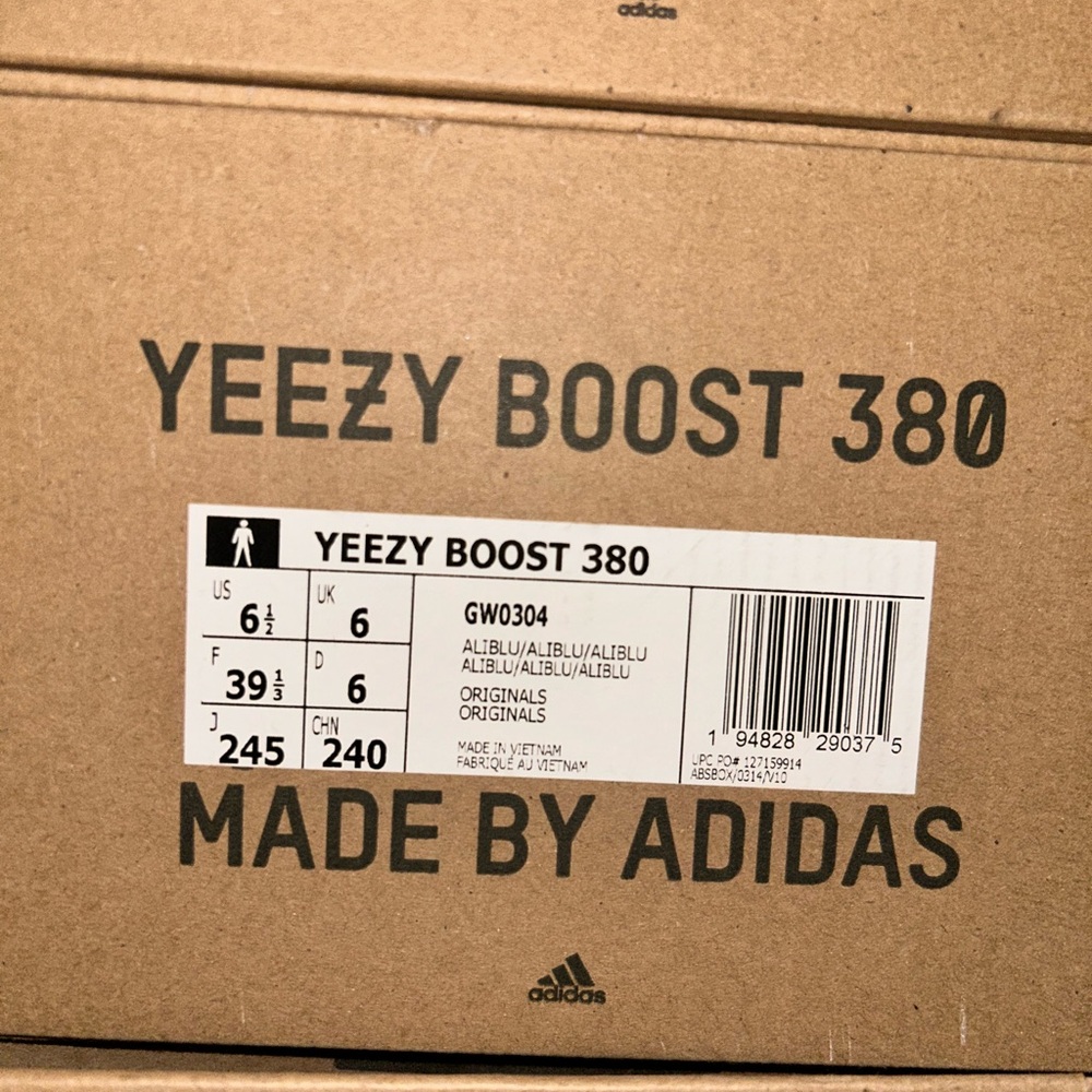 Adidas Yeezy Boost 380 (Alien Blue Edition) Fits size 7-7.5 (Im a 7.5) - Picture 2 of 4
